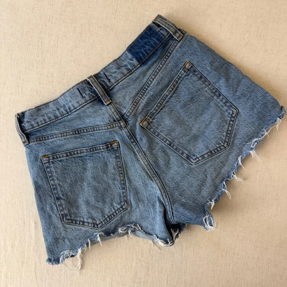 Abercrombie & Fitch Curve Love High Rise Mom Short Denim Distressed Blue Size 26 - Picture 2 of 7